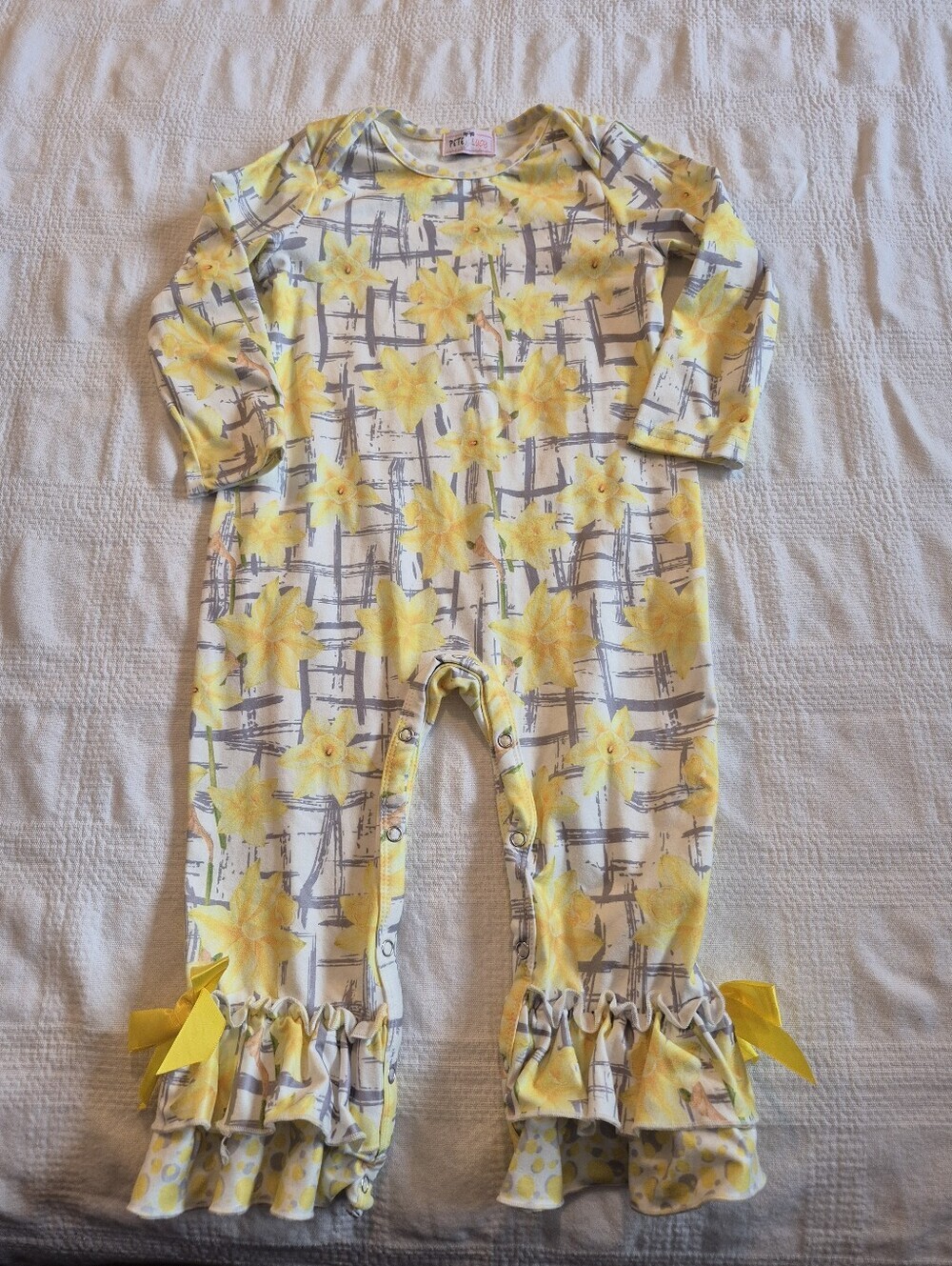 Pete & Lucy girls 18-24 months daffodil design ruffle romper EUC